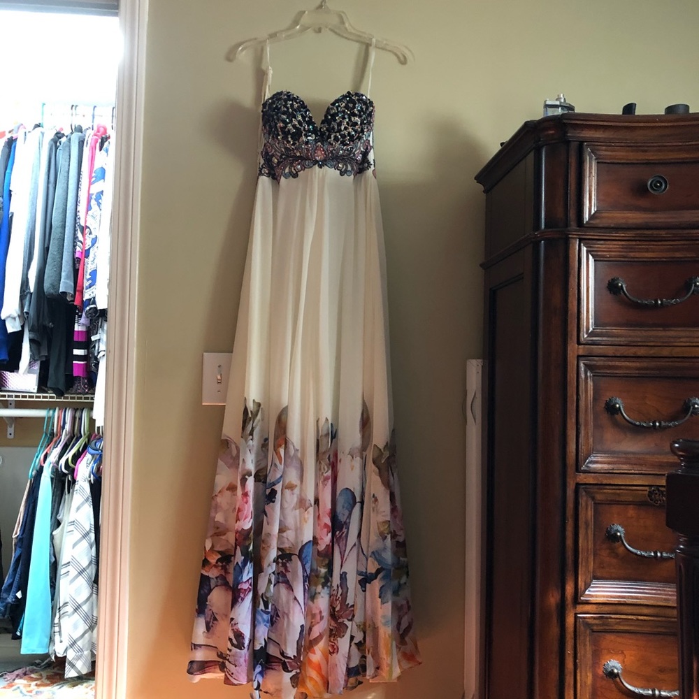 Beautiful Tony bowls gown